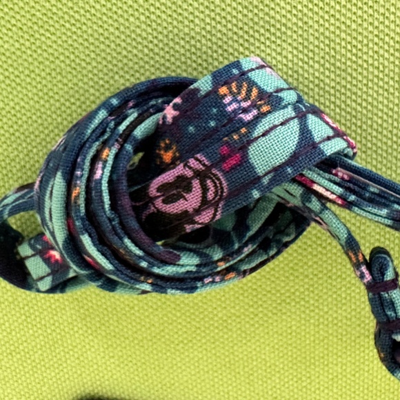 VERA BRADLEY DISNEY BREAKAWAY LANYARD:NWT MICKEY & MINNIE'S VINE FLORAL - Picture 9 of 11